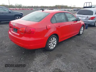 2011 Volkswagen Jetta Sedan SE w/Convenience & Sunroof PZEV with VIN 3VWDZ7AJ0BM061238, listed as a IAAI auction lot 42046655 with 174,131 mi miles. Bid and sale history available at carsss.com. Image 4.