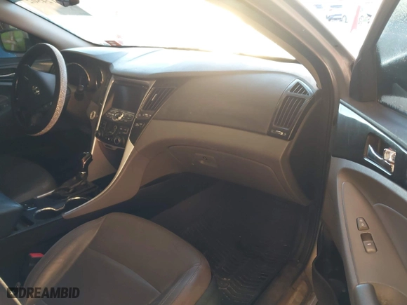 2013 Hyundai Sonata SE with VIN 5NPEC4AC3DH665190, listed as a IAAI auction lot 41124502 with 247,086 mi miles. Bid and sale history available at carsss.com. Image 5.