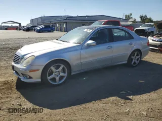 2008 Mercedes-Benz E 350 Luxury z VIN WDBUF56XX8B207916, wystawiony jako Copart lot #57765585 z przebiegiem 124 176 mil mil oraz Szkoda całkowita • Salvage title. Historia ofert i sprzedaży dostępna na DreamBid. Obrazek 1.