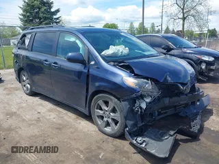 2018 Toyota Sienna SE z VIN 5TDXZ3DC7JS911192, wystawiony jako IAAI lot #42210834 z przebiegiem 105 575 mil mil oraz . Historia ofert i sprzedaży dostępna na DreamBid. Obrazek 1.