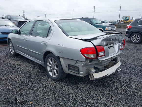 2002 Infiniti I35 Luxury with VIN JNKDA31A22T005398, listed as a IAAI auction lot 41818757 with 165,228 mi miles. Bid and sale history available at carsss.com. Image 3.