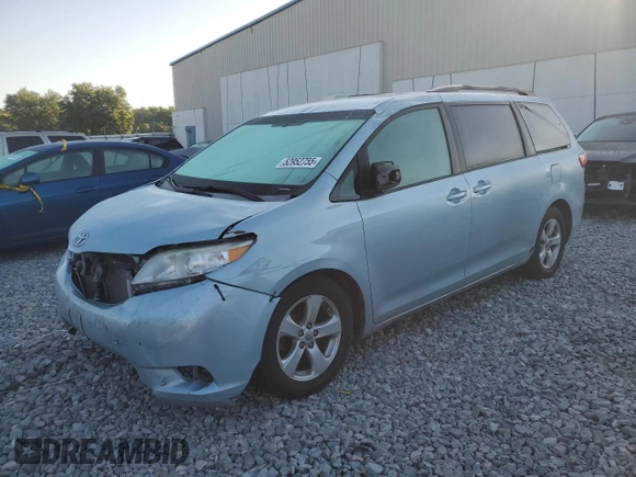 2015 Toyota Sienna LE AAS with VIN 5TDKK3DCXFS618196, listed as a Copart auction lot 52952755 with 157,513 mi miles and Clean Title. Bid and sale history available at carsss.com. Image 1.