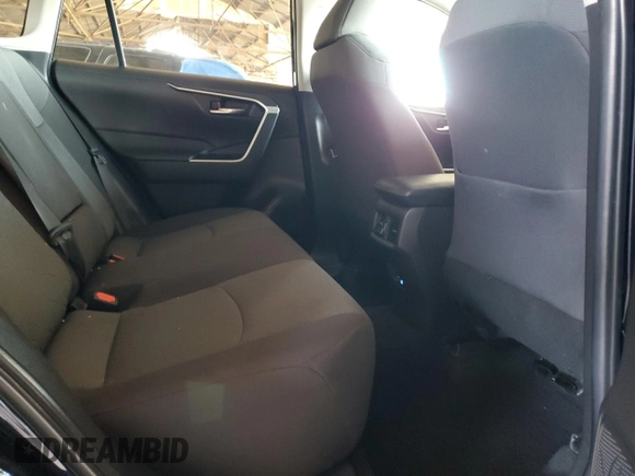 2022 Toyota RAV4 XLE z VIN 2T3P1RFV1NW290805, wystawiony jako Copart lot #62831595 z przebiegiem 61 392 mil mil oraz Szkoda całkowita • Salvage title. Historia ofert i sprzedaży dostępna na DreamBid. Obrazek 11.