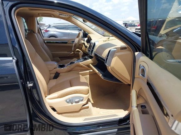 2013 Porsche Cayenne с VIN WP1AA2A23DLA13020, выставлен на аукционе IAAI как лот 42560111 с пробегом 113 984 миль миль и . История ставок и продаж доступна на DreamBid. Изображение 5.