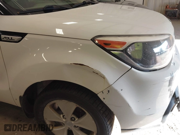 2015 Kia Soul with VIN KNDJN2A20F7779272, listed as a IAAI auction lot 41901719 with 204,682 mi miles. Bid and sale history available at carsss.com. Image 13.