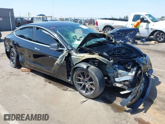 2018 Tesla Model 3 Long Range Battery z VIN 5YJ3E1EA2JF095525, wystawiony jako IAAI lot #42148713 z przebiegiem Nie podano mil oraz . Historia ofert i sprzedaży dostępna na DreamBid. Obrazek 1.