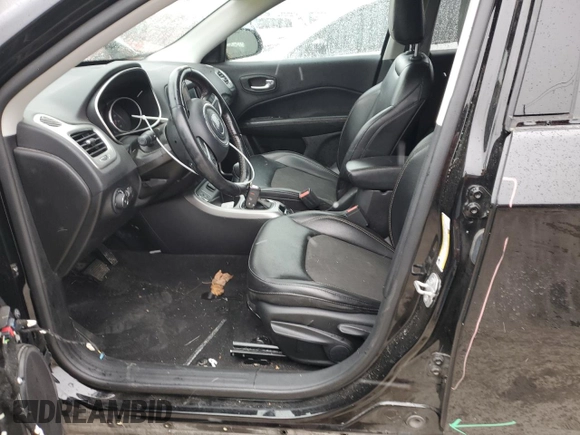 2020 Jeep Compass Altitude z VIN 3C4NJCBBXLT108507, wystawiony jako Copart lot #81733784 z przebiegiem 69 859 mil mil oraz Szkody całkowita. Historia ofert i sprzedaży dostępna na DreamBid. Obrazek 7.