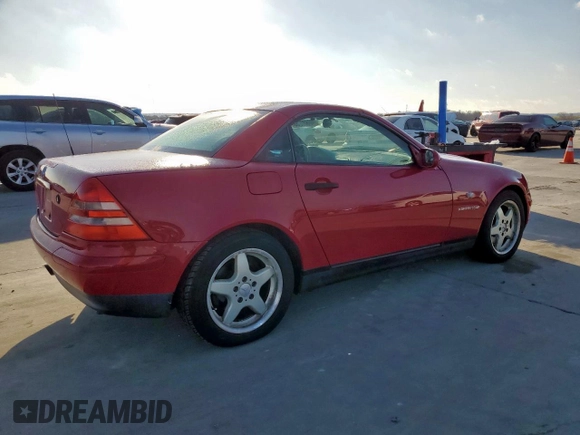 1998 Mercedes-Benz SLK 230/320 z VIN WDBKK47F7WF058115, wystawiony jako Copart lot #46637955 z przebiegiem 118 385 mil mil oraz Czysty tytuł • Clean title. Historia ofert i sprzedaży dostępna na DreamBid. Obrazek 3.