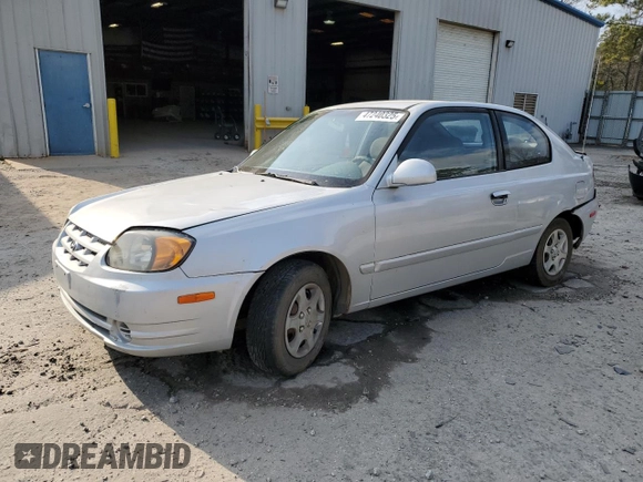 2003 Hyundai Accent GL z VIN KMHCG35CX3U270374, wystawiony jako Copart lot #47240325 z przebiegiem 122 739 mil mil oraz Szkoda całkowita • Salvage title. Historia ofert i sprzedaży dostępna na DreamBid. Obrazek 1.