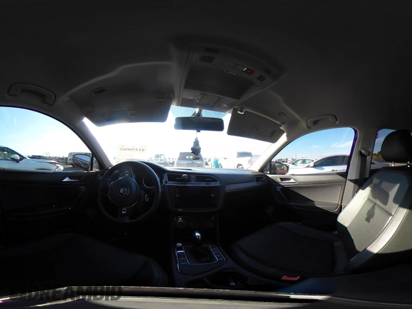 2020 Volkswagen Tiguan SE z VIN 3VV3B7AX1LM019574, wystawiony jako IAAI lot #41450002 z przebiegiem 44 553 mil mil oraz . Historia ofert i sprzedaży dostępna na DreamBid. Obrazek 18.