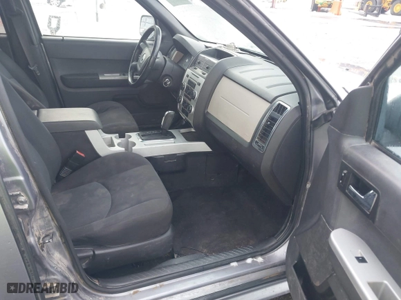 2008 Mercury Mariner with VIN 4M2CU91178KJ45527, listed as a IAAI auction lot 41567942 with 238,629 mi miles. Bid and sale history available at carsss.com. Image 5.