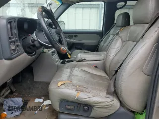 2002 Chevrolet Suburban LS with VIN 3GNEC16Z62G252379, listed as a Copart auction lot 73461294 with 321,647 mi miles and Salvage Title. Bid and sale history available at carsss.com. Image 7.