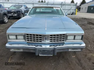 1985 Oldsmobile 88 z VIN 1G3BY37Y7FY316231, wystawiony jako Copart lot #43851075 z przebiegiem 82 641 mil mil oraz Czysty tytuł • Clean title. Historia ofert i sprzedaży dostępna na DreamBid. Obrazek 5.