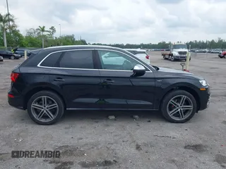 2018 Audi SQ5 Premium Plus z VIN WA1A4AFY6J2009085, wystawiony jako IAAI lot #42410933 z przebiegiem 59 773 mil mil oraz . Historia ofert i sprzedaży dostępna na DreamBid. Obrazek 14.