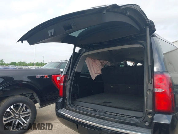 2018 Chevrolet Suburban Premier z VIN 1GNSKJKC2JR250540, wystawiony jako IAAI lot #41475451 z przebiegiem 38 751 mil mil oraz . Historia ofert i sprzedaży dostępna na DreamBid. Obrazek 17.