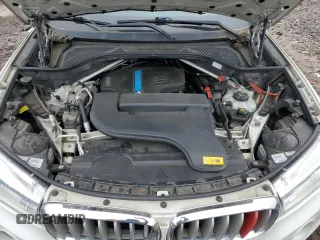 2016 BMW X5 xDrive40e z VIN 5UXKT0C57G0S77082, wystawiony jako Copart lot #59982295 z przebiegiem 121 725 mil mil oraz Czysty tytuł • Clean title. Historia ofert i sprzedaży dostępna na DreamBid. Obrazek 12.