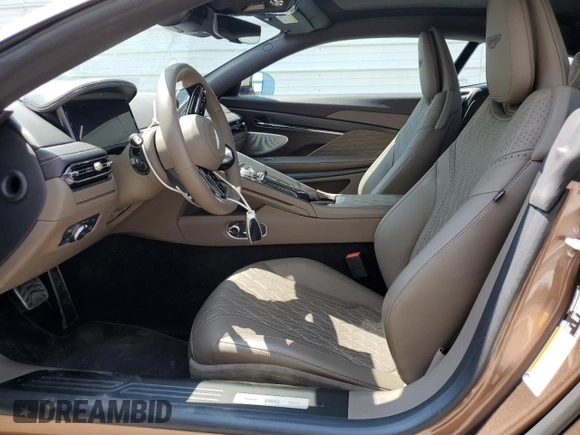 2024 Aston Martin DB12 z VIN SCFRMFFW3RGL12944, wystawiony jako Copart lot #61053374 z przebiegiem 472 mil mil oraz Szkoda całkowita • Salvage title. Historia ofert i sprzedaży dostępna na DreamBid. Obrazek 7.