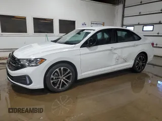 2024 Volkswagen Jetta Sport z VIN 3VWAM7BU9RM092279, wystawiony jako Copart lot #83995304 z przebiegiem 1 439 mil mil oraz Szkoda całkowita • Salvage title. Historia ofert i sprzedaży dostępna na DreamBid. Obrazek 1.