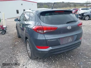 2017 Hyundai Tucson SE with VIN KM8J23A45HU593761, listed as a IAAI auction lot 41885334 with 198,658 mi miles. Bid and sale history available at carsss.com. Image 3.