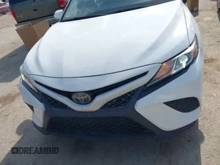 2018 Toyota Camry LE z VIN 4T1B11HK5JU623766, wystawiony jako IAAI lot #41997511 z przebiegiem 146 569 mil mil oraz . Historia ofert i sprzedaży dostępna na DreamBid. Obrazek 12.