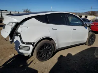 2024 Tesla Model Y Long Range with VIN 7SAYGDEE3RA257999, listed as a Copart auction lot 41838105 with 17,013 mi miles and Salvage Title. Bid and sale history available at DreamBid. Image 3.