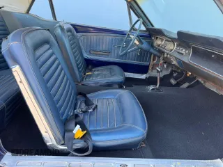 1965 Ford Mustang z VIN 5R07C152590, wystawiony jako Copart lot #66964995 z przebiegiem 22 386 mil mil oraz Czysty tytuł • Clean title. Historia ofert i sprzedaży dostępna na DreamBid. Obrazek 5.