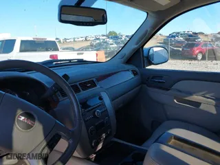 2013 GMC Sierra 2500HD SLT with VIN 1GT121C82DF218580, listed as a IAAI auction lot 41758693 with 121,798 mi miles. Bid and sale history available at carsss.com. Image 5.