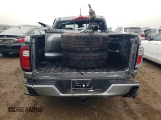 2024 GMC Canyon 4WD AT4 z VIN 1GTP6DEK8R1306627, wystawiony jako Copart lot #80921614 z przebiegiem 6 mil mil oraz Szkoda całkowita • Salvage title. Historia ofert i sprzedaży dostępna na DreamBid. Obrazek 6.