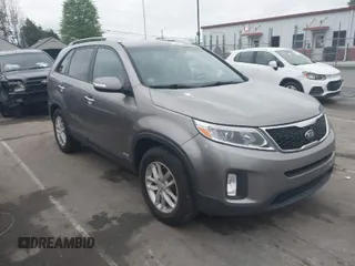 2015 Kia Sorento LX with VIN 5XYKTCA69FG572045, listed as a IAAI auction lot 41960132 with 152,400 mi miles. Bid and sale history available at carsss.com. Image 1.