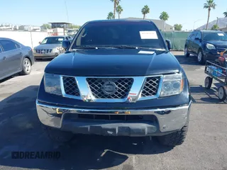 2006 Nissan Frontier SE z VIN 1N6AD07WX6C458569, wystawiony jako IAAI lot #42317531 z przebiegiem 198 485 mil mil oraz . Historia ofert i sprzedaży dostępna na DreamBid. Obrazek 6.