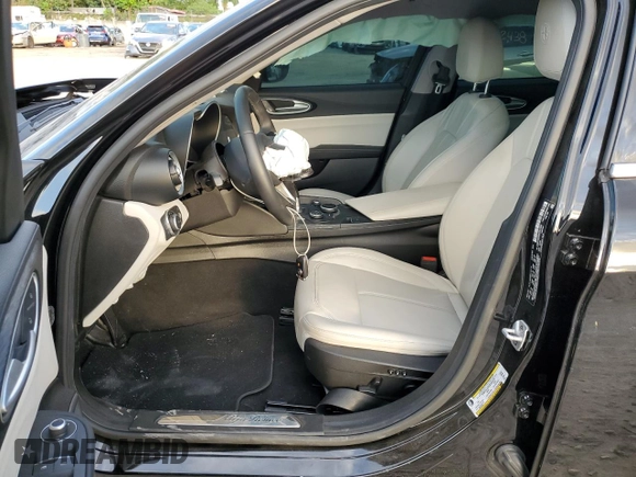 2019 Alfa Romeo Giulia Sport with VIN ZARFAMAN0K7621862, listed as a Copart auction lot 69717902 with 30,731 mi miles. Bid and sale history available at carsss.com. Image 7.