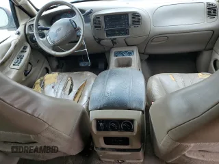 2002 Ford Expedition XLT z VIN 1FMEU17L42LA40949, wystawiony jako Copart lot #52970775 z przebiegiem Nie podano mil oraz Szkody całkowita. Historia ofert i sprzedaży dostępna na DreamBid. Obrazek 8.