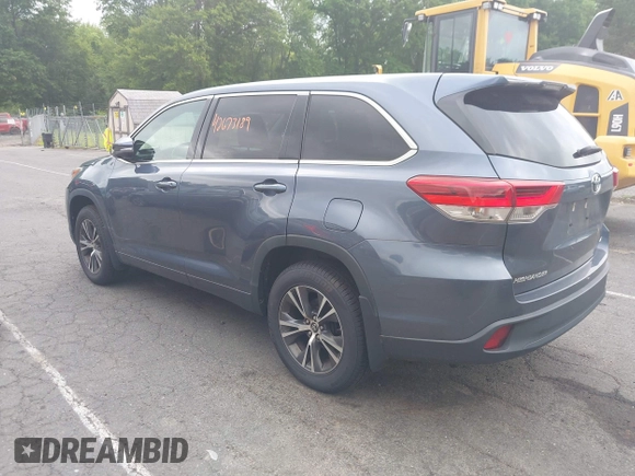 2018 Toyota Highlander LE with VIN 5TDBZRFH8JS875311, listed as a IAAI auction lot 42673189 with 180,025 mi miles and . Bid and sale history available at DreamBid. Image 3.