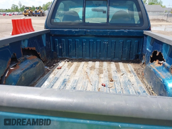 2001 Ford F-150 XL z VIN 2FTZF07261CA05467, wystawiony jako IAAI lot #42250217 z przebiegiem Nie podano mil oraz . Historia ofert i sprzedaży dostępna na DreamBid. Obrazek 6.