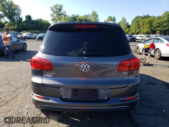 2016 Volkswagen Tiguan SE with VIN WVGBV7AX6GW052539, listed as a Copart auction lot 70010574 with 124,622 mi miles and Clean Title. Bid and sale history available at DreamBid. Image 6.