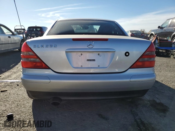 2000 Mercedes-Benz SLK-Class Kompressor with VIN WDBKK47F2YF150980, listed as a Copart auction lot 77537264 with 82,206 mi miles and Salvage Title. Bid and sale history available at carsss.com. Image 6.