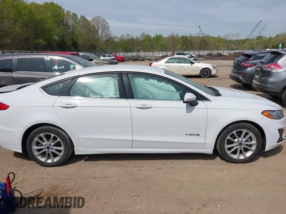 2019 Ford Fusion Hybrid SE with VIN 3FA6P0LU6KR267365, listed as a IAAI auction lot 42030525 with 95,401 mi miles. Bid and sale history available at carsss.com. Image 13.