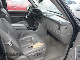 2005 Cadillac Escalade ESV z VIN 3GYFK66N55G236991, wystawiony jako IAAI lot #41506682 z przebiegiem 230 439 mil mil oraz . Historia ofert i sprzedaży dostępna na DreamBid. Obrazek 5.