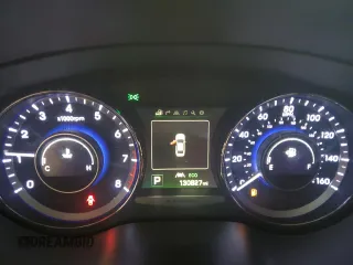 2016 Hyundai Azera Limited z VIN KMHFH4JG0GA529633, wystawiony jako Copart lot #55610065 z przebiegiem 130 827 mil mil oraz Tytuł czysty. Historia ofert i sprzedaży dostępna na DreamBid. Obrazek 9.