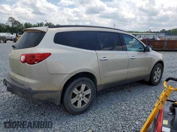 2012 Chevrolet Traverse 1LT z VIN 1GNKVGED1CJ267703, wystawiony jako Copart lot #56325335 z przebiegiem 199 101 mil mil oraz Szkoda całkowita • Salvage title. Historia ofert i sprzedaży dostępna na DreamBid. Obrazek 3.