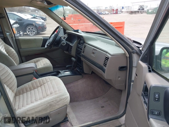 1995 Jeep Grand Cherokee Laredo with VIN 1J4GZ58S4SC532578, listed as a IAAI auction lot 41936041 with 161,777 mi miles. Bid and sale history available at carsss.com. Image 5.
