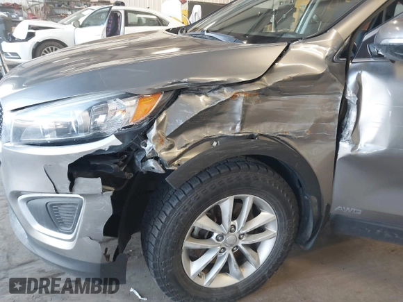 2016 Kia Sorento LX with VIN 5XYPGDA33GG047263, listed as a IAAI auction lot 41772680 with 146,683 mi miles. Bid and sale history available at carsss.com. Image 6.