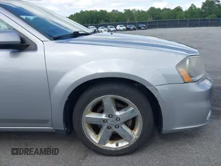 2013 Dodge Avenger SXT z VIN 1C3CDZCG7DN742374, wystawiony jako IAAI lot #42349766 z przebiegiem 110 867 mil mil oraz . Historia ofert i sprzedaży dostępna na DreamBid. Obrazek 12.
