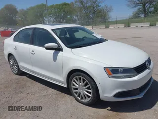 2011 Volkswagen Jetta SE z VIN 3VWDZ7AJ2BM365672, wystawiony jako IAAI lot #42238293 z przebiegiem 182 501 mil mil oraz . Historia ofert i sprzedaży dostępna na DreamBid. Obrazek 1.