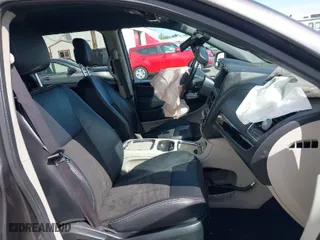 2019 Dodge Grand Caravan SXT with VIN 2C4RDGCG5KR758602, listed as a IAAI auction lot 42033617 with 186,351 mi miles. Bid and sale history available at carsss.com. Image 5.