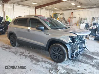 2024 Volkswagen Taos S z VIN 3VV5X7B29RM042736, wystawiony jako IAAI lot #42011510 z przebiegiem 20 286 mil mil oraz . Historia ofert i sprzedaży dostępna na DreamBid. Obrazek 1.