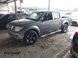 2007 Nissan Frontier SE z VIN 1N6AD07U47C463332, wystawiony jako IAAI lot #42128193 z przebiegiem 145 604 mil mil oraz . Historia ofert i sprzedaży dostępna na DreamBid. Obrazek 2.