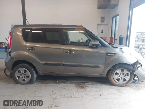 2013 Kia Soul with VIN KNDJT2A59D7632767, listed as a IAAI auction lot 41317118 with 208,884 mi miles. Bid and sale history available at carsss.com. Image 13.