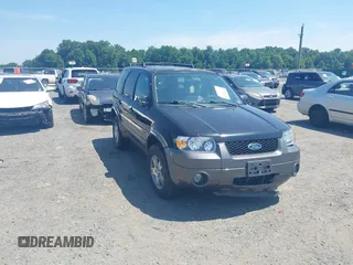2005 Ford Escape XLT z VIN 1FMCU93115KE48930, wystawiony jako IAAI lot #42592931 z przebiegiem 180 260 mil mil oraz . Historia ofert i sprzedaży dostępna na DreamBid. Obrazek 1.
