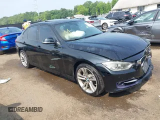 2015 BMW 3 Series 328i xDrive z VIN WBA3B3C53FF548061, wystawiony jako IAAI lot #42494395 z przebiegiem 110 672 mil mil oraz . Historia ofert i sprzedaży dostępna na DreamBid. Obrazek 1.